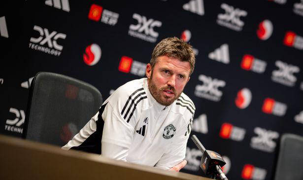 一夜巨变！曼联新帅名单曝光，欧冠争夺再添变数